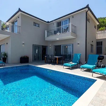 Lovely In יאנוב