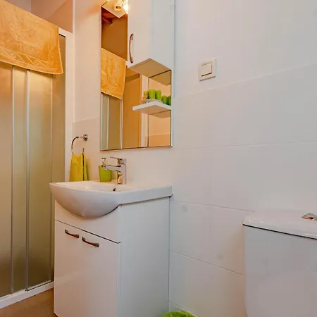 בית נופש Lovely In יאנוב