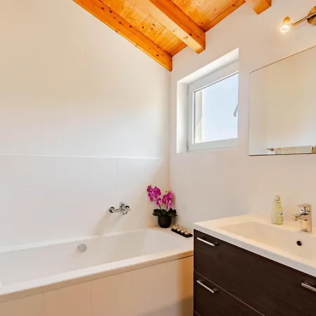 בית נופש Lovely In יאנוב