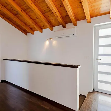 בית נופש Lovely In יאנוב