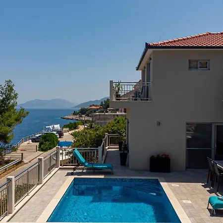 Holiday home Lovely In