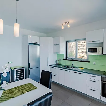 Lovely In * Prigradica