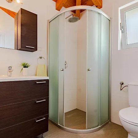 Lovely In Dom wakacyjny Prigradica